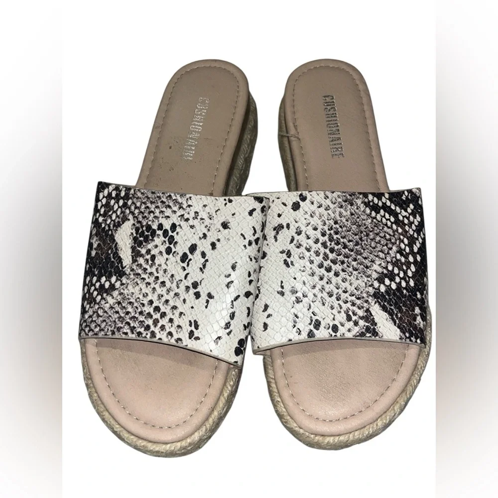 Cushionaire Women's Snakeskin Espadrille Slides